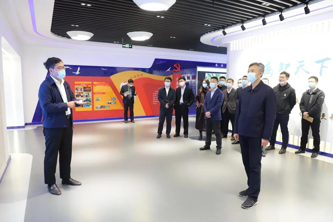 Wang Lijun, secrétaire du comité du District de Wuqing de la ville de Tianjin, et son entourage ont visité le groupe d’irrigation DAYU